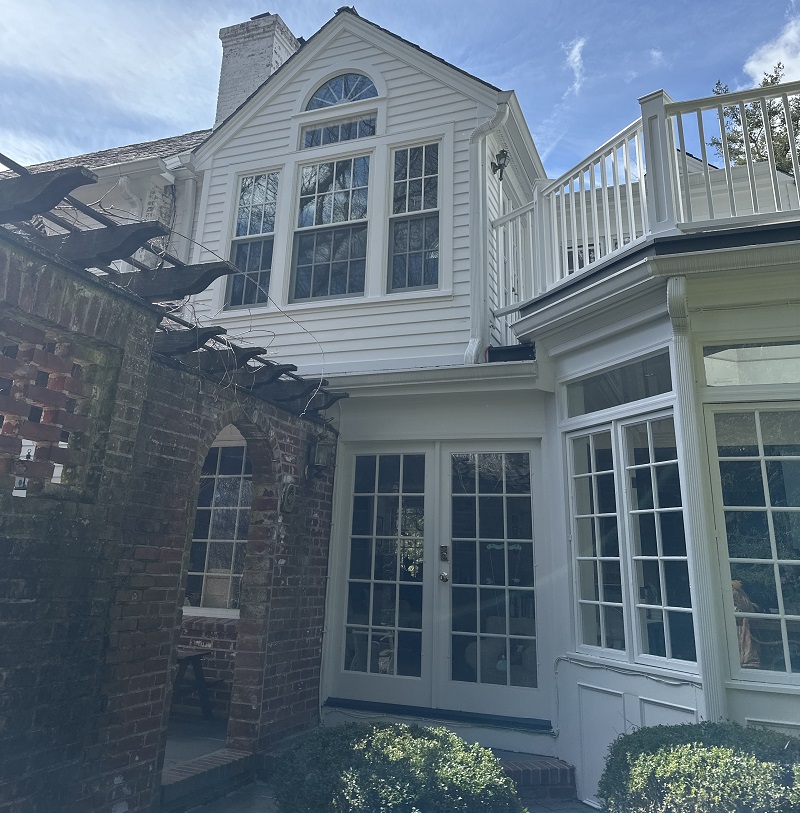 Exterior view of Andersen 400 Series woodwright windows installed over a trellis in Norwalk,CT